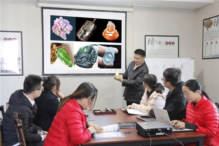 <strong>瑞丽国际珠宝翡翠学校2025/2026年翡翠成品鉴定评估师线上课程（NE</strong>
